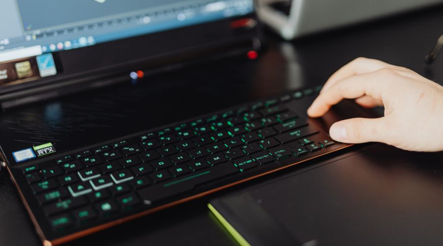 Perbedaan AI Dan Program Komputer Biasa